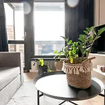 شقة 2ndhomes Cozy High-quality Studio In Kluuvi With Balcony